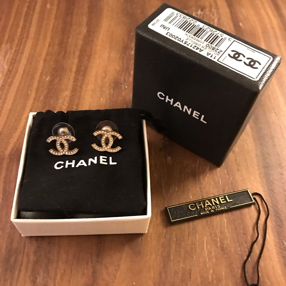 CHANEL earrings - box/jewelry bag included